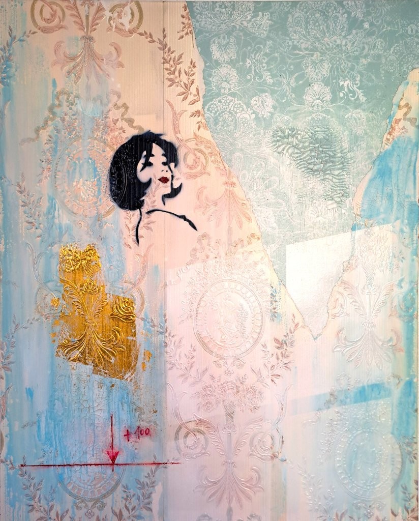 Im Salon der alten Villa